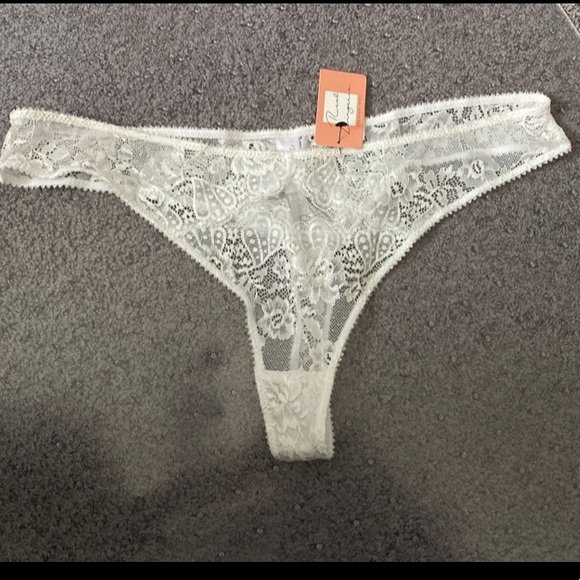 Beautiful White Lace Thong Panty - Picture 1 of 5